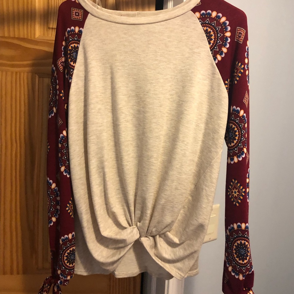 Glamour Farms Boutique Casual long sleeve. NWOT